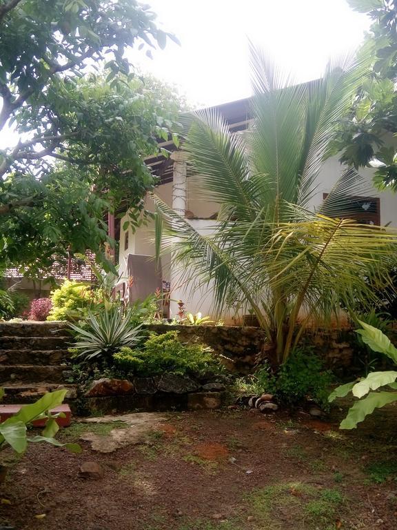 Himasha Guest Hotel Mirissa Exterior foto